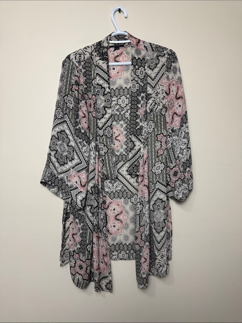 Tahari Pink and Black Paisley Open-Front Kimono size S/M